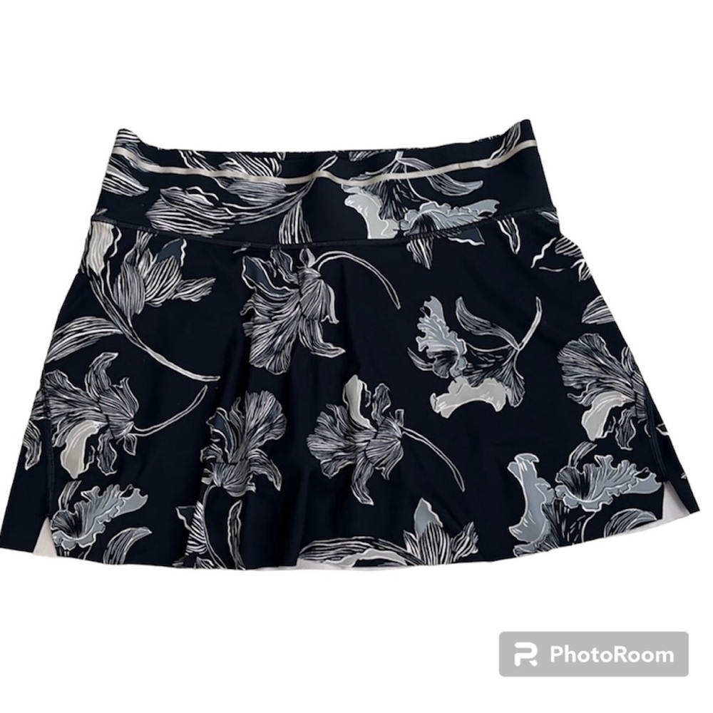 Athleta Navy, Gray & White Floral Skirt With Built In Shorts Size Medium